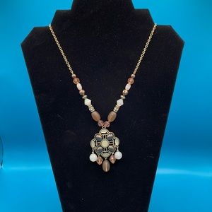Statement pendant with beeds on gold colored chain N106